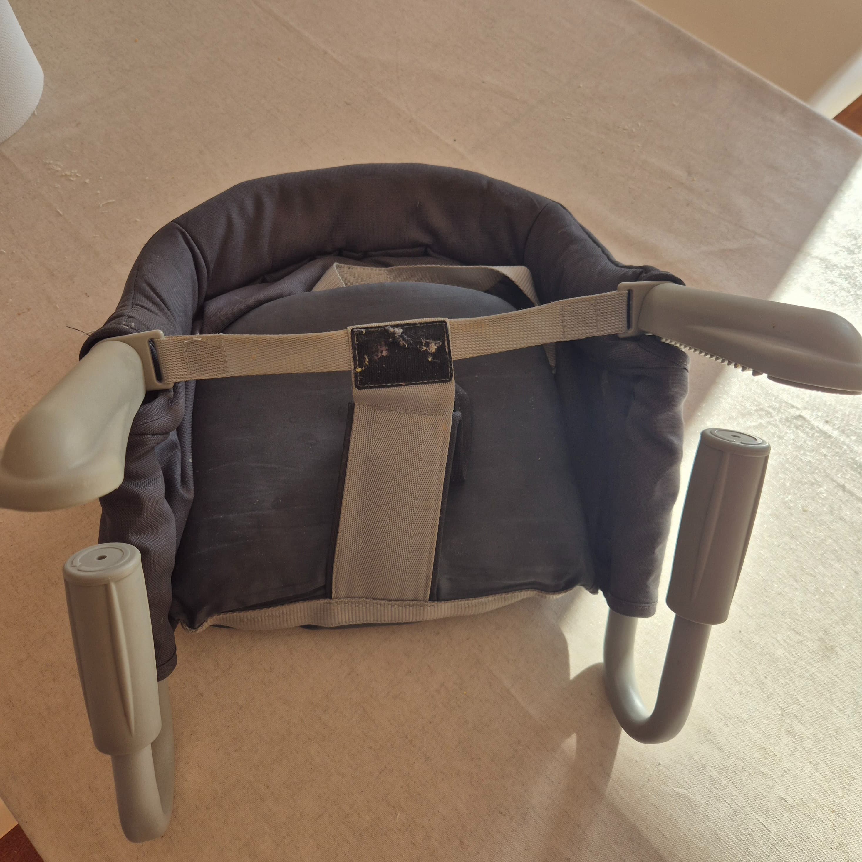 Sedile da tavolo pieghevole rapido Inglesina, grigio scuro (grigio antracite), facile da trasportare con installazione sicura - 2