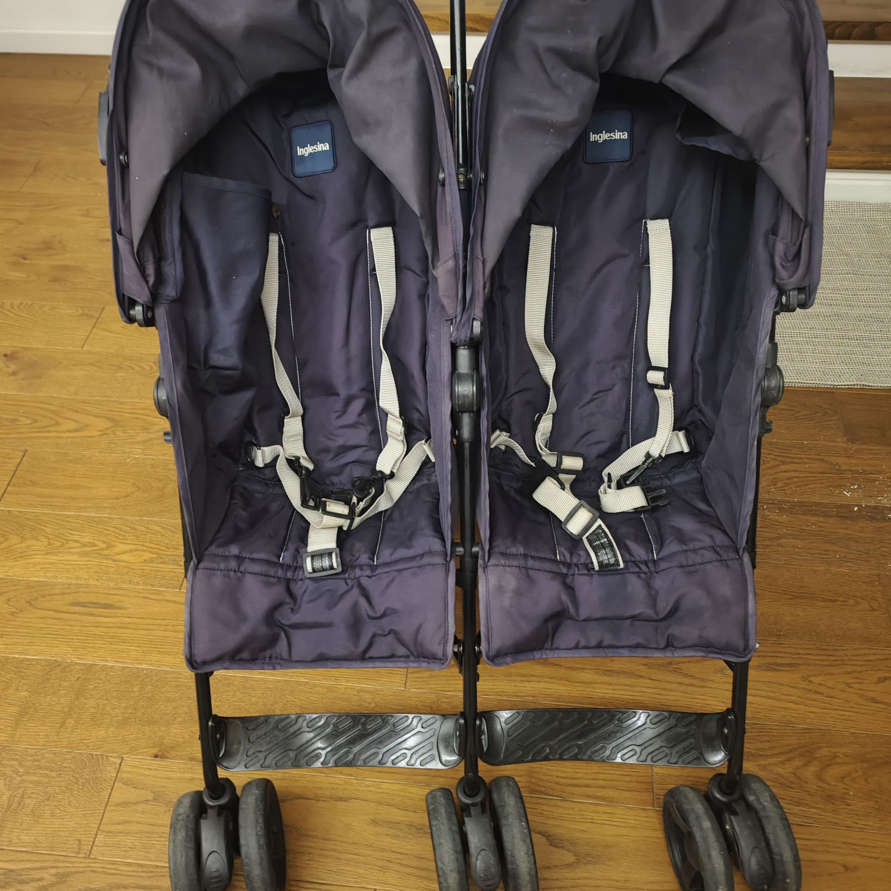 Compact twin stroller 