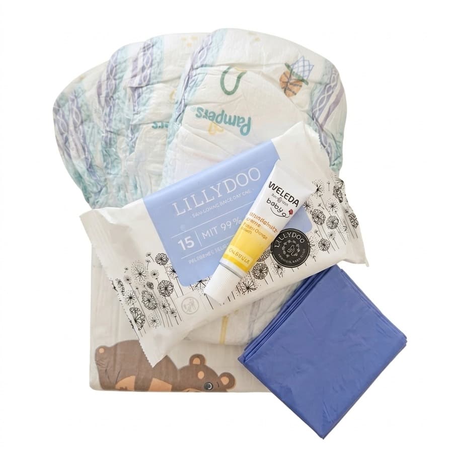 Baby Diapers & Changing Kit_Pampers+Lillydoo