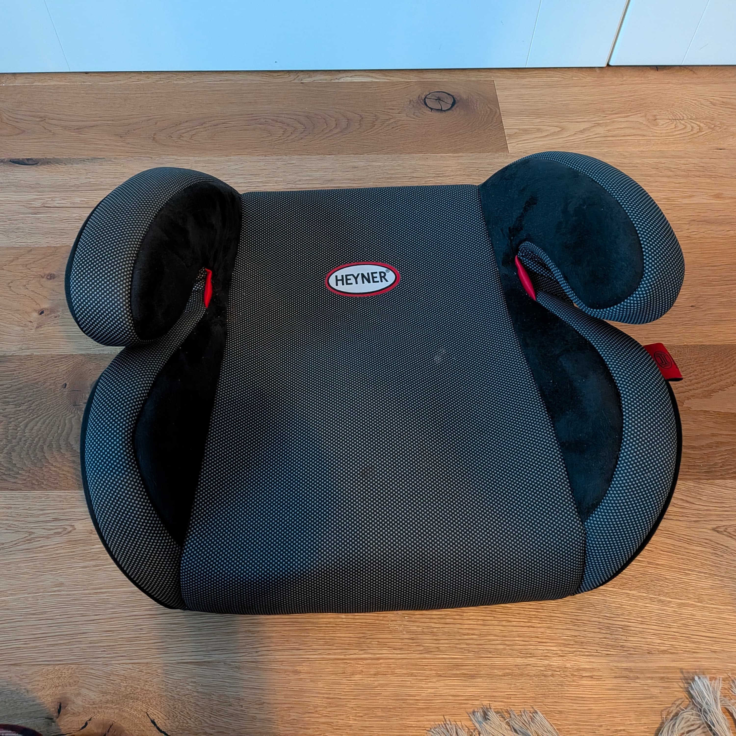HEYNER® Booster Seat with Isofix
