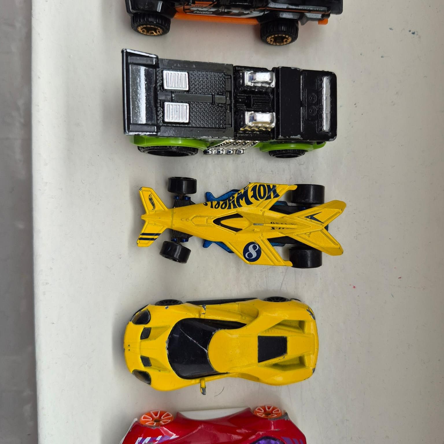 Set of 5 little cars