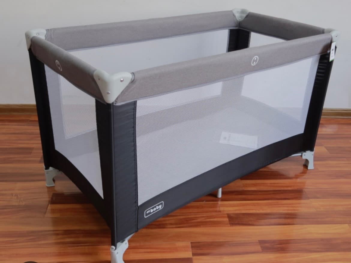 Travel cot