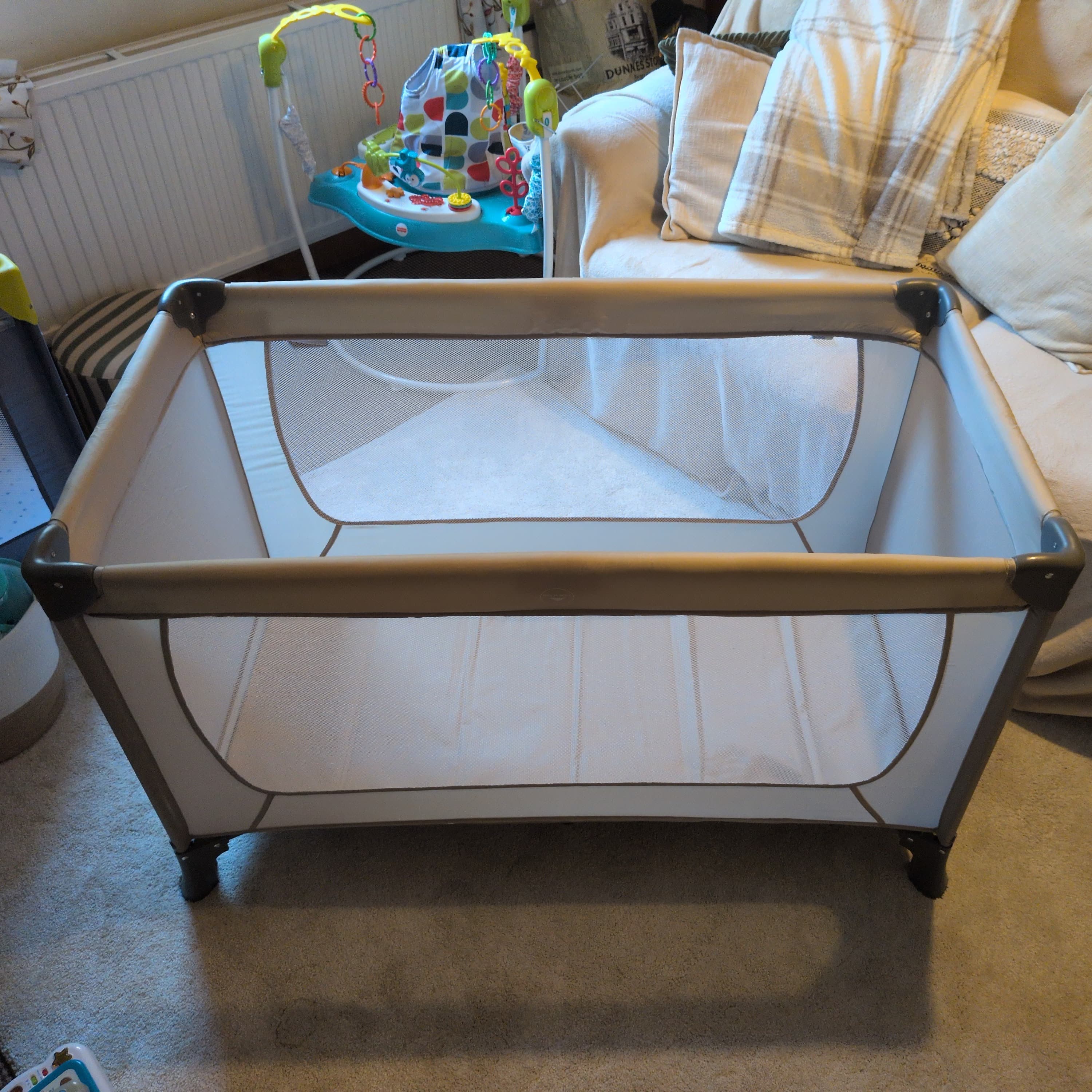 Hauck Dream & Play Travel Cot  - 4