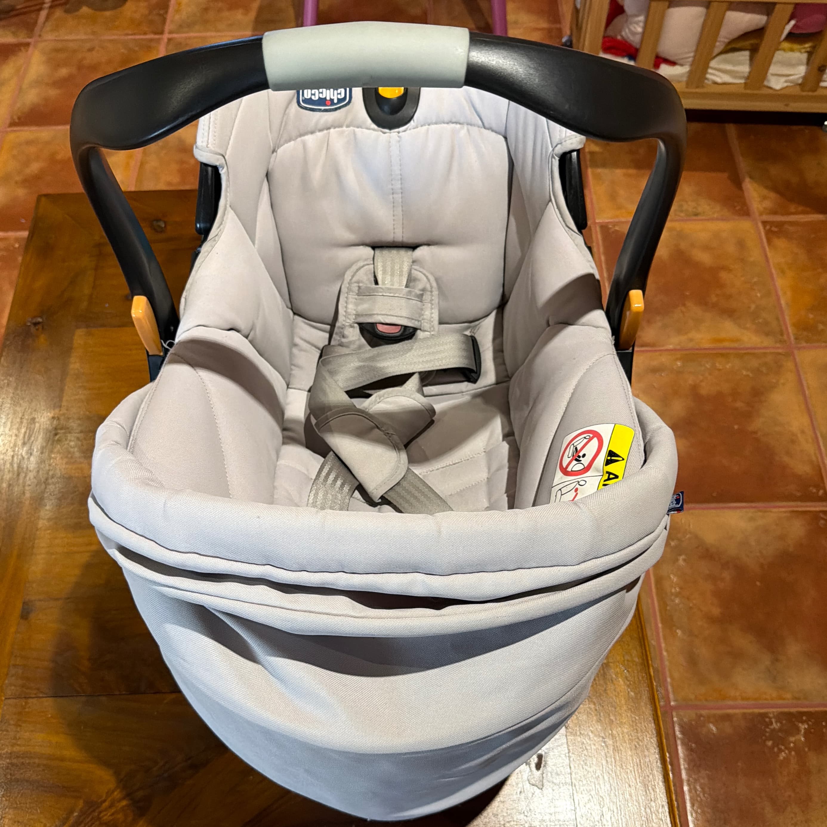    Seggiolino auto per neonati Chicco con base - 2