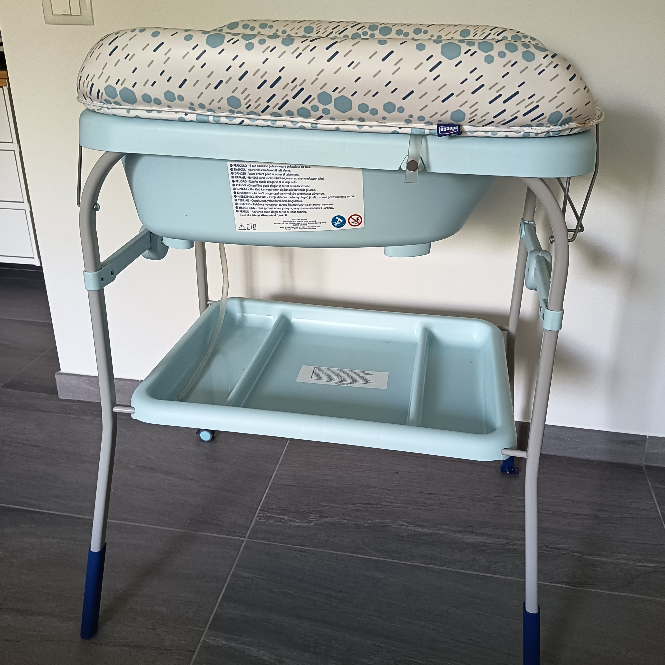 Chicco Cuddle and Bubble bath changing table