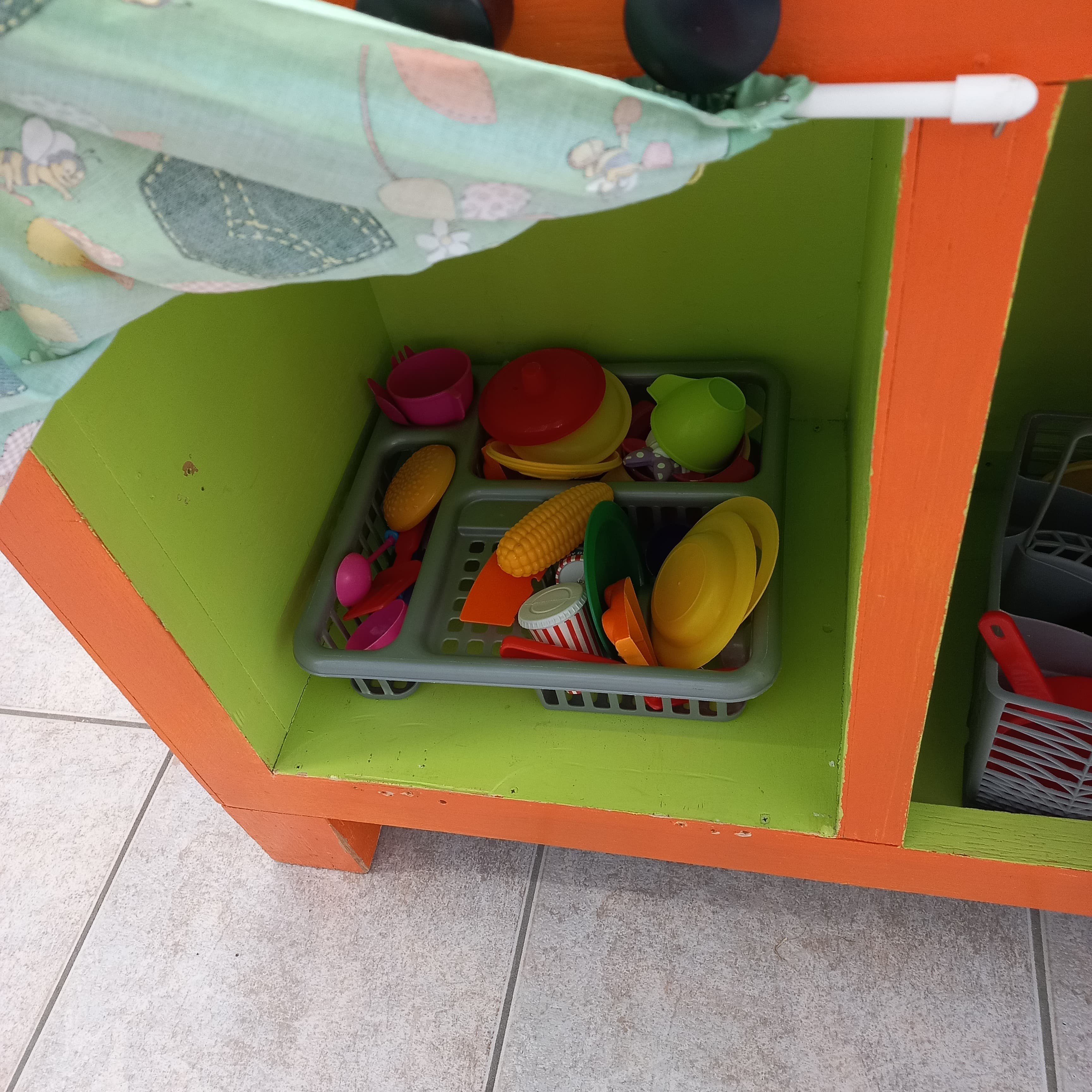 Cucina giocattolo colorata e attrezzata - 5