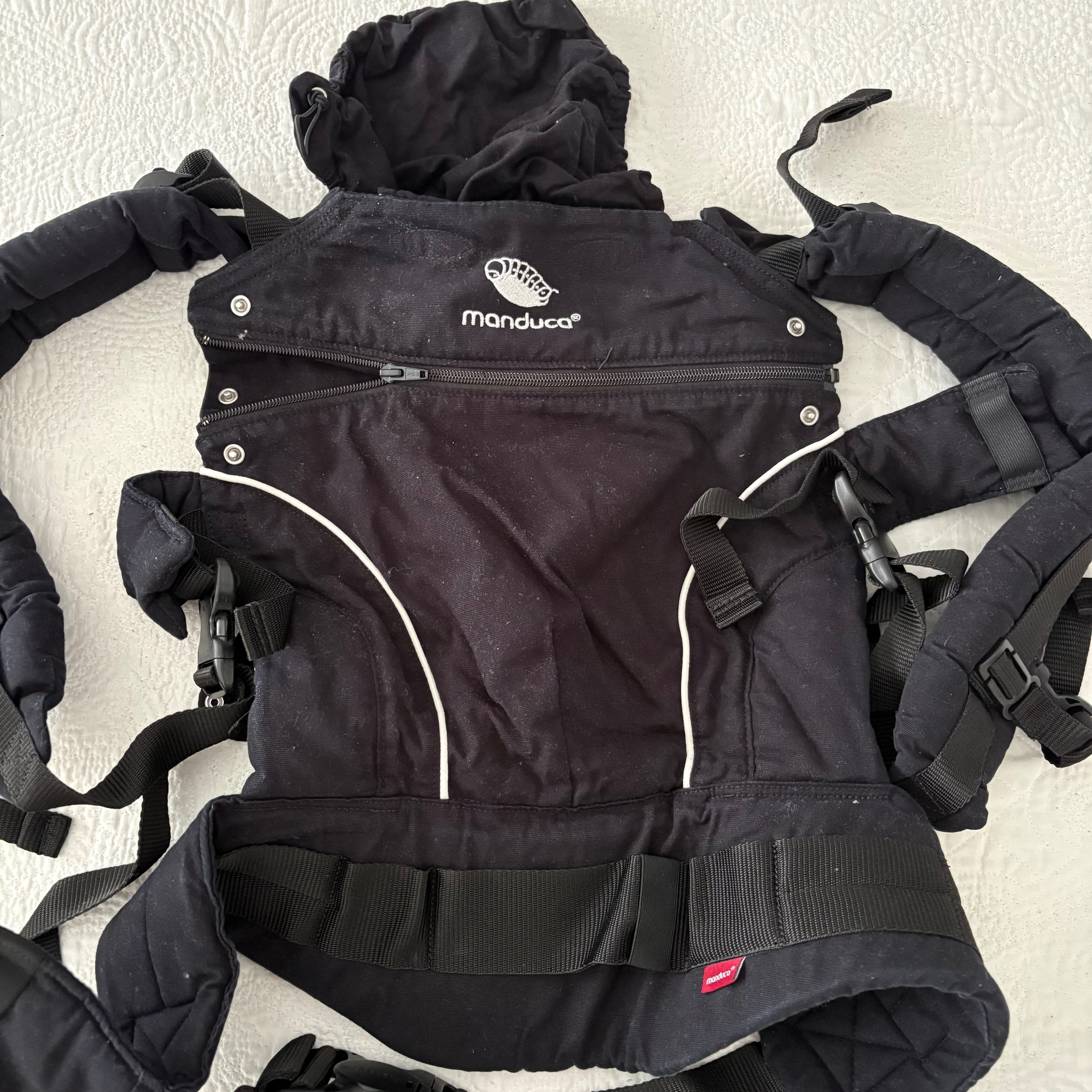 Manduca carrying backpack
