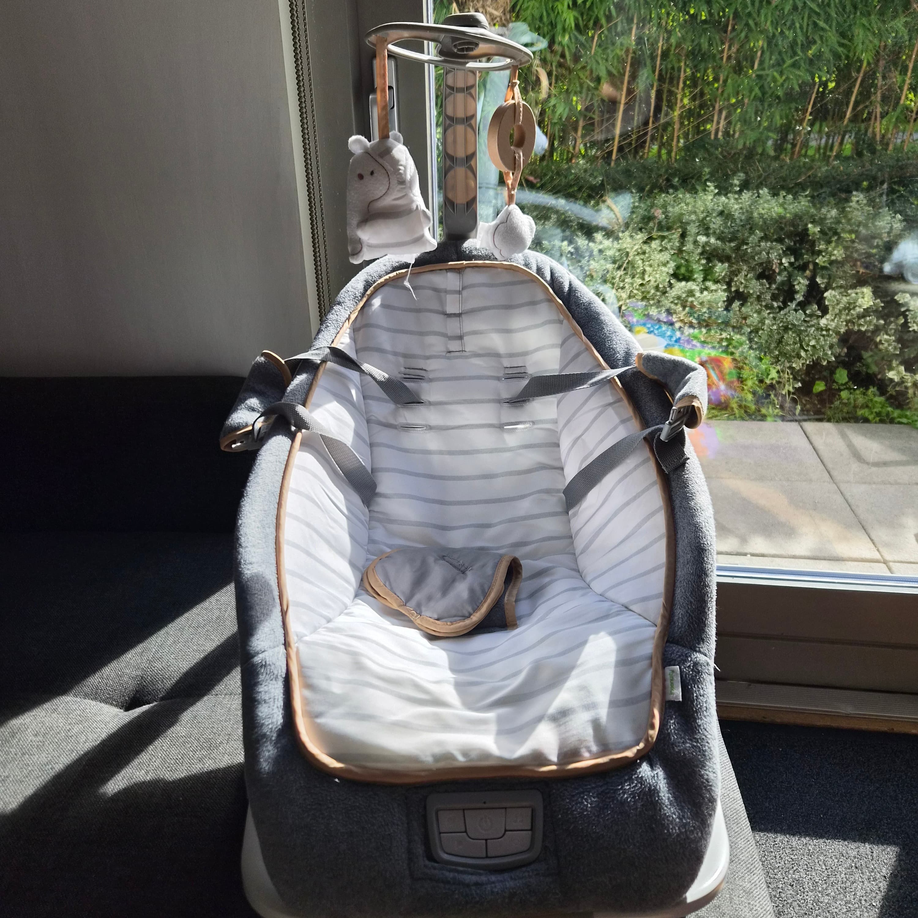 Ingenuity Boutique Collection Plush Modern Baby Rocker & Stationary Seat with Vibrations, Easy Fold, 0-30 Months Up to 40 lbs (Bella Teddy)