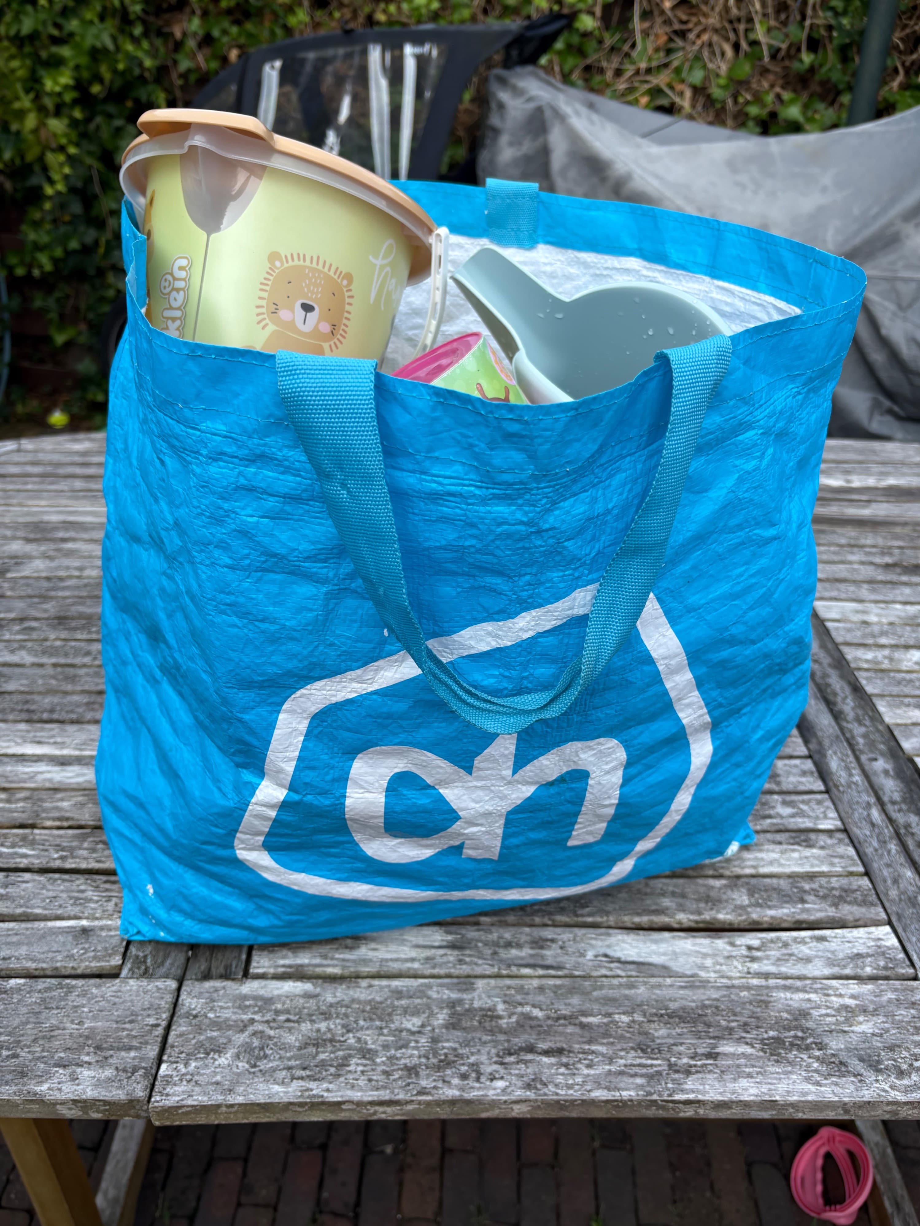 Bag of beach toys - 2