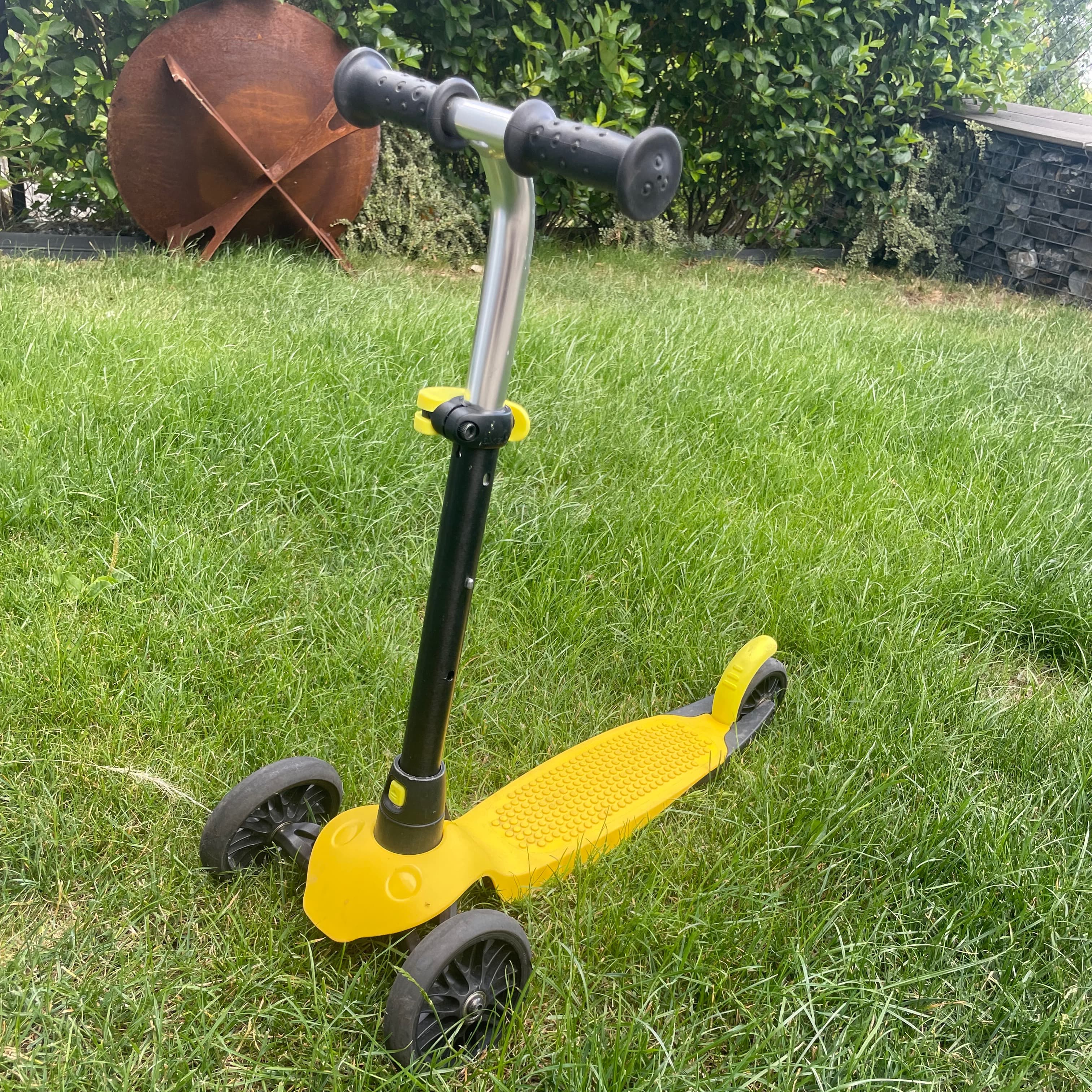 Child scooter