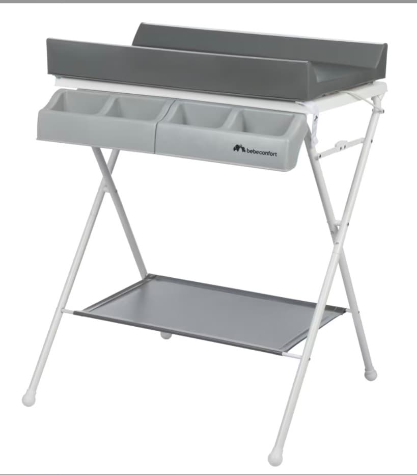 Changing station and Bathtub