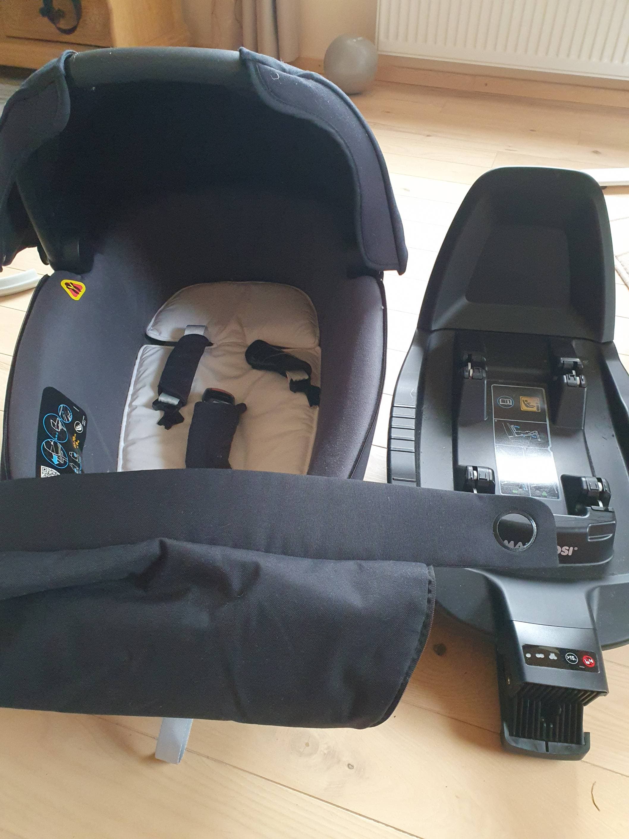 Maxi-Cosi Jade (lie flat, max 6 month 9kg) + FamilyFix 3 base