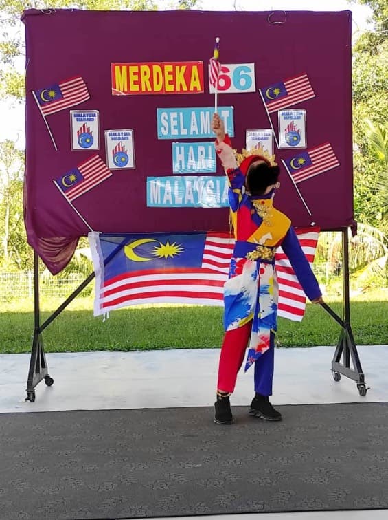 Malaysia independence (Merdeka) Traditional Costume (girl) - 2