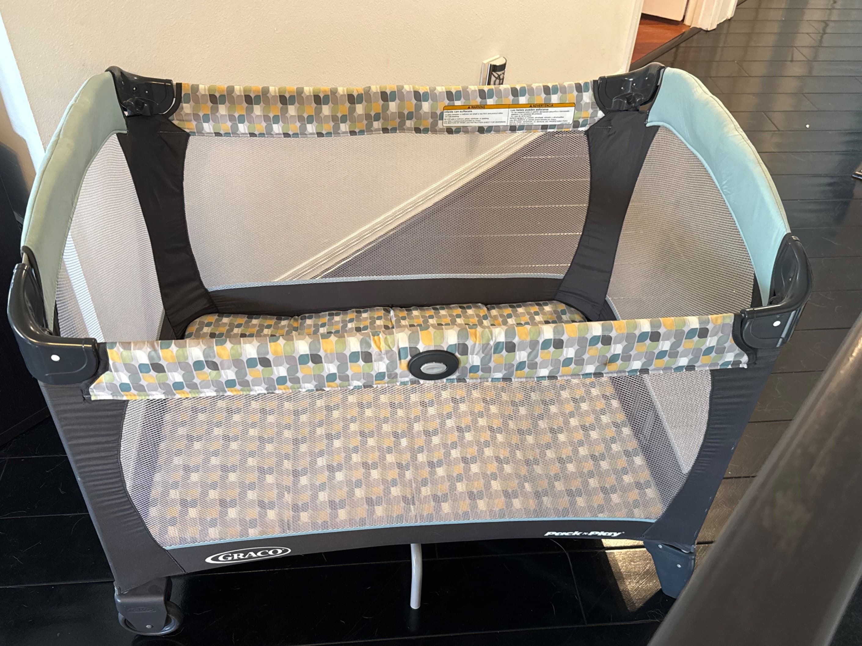 Graco Pack and Play on the Go / max 30lbs