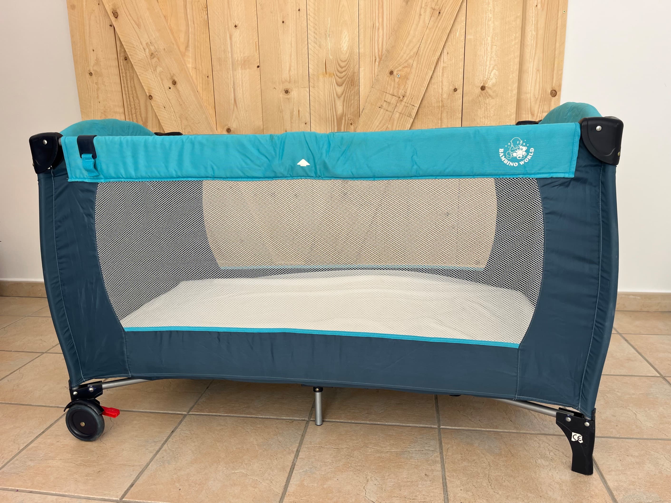 Travel cot