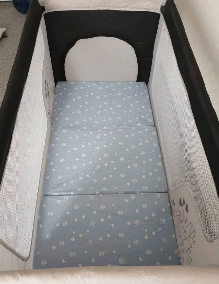 Travel crib (plus matress) - 2