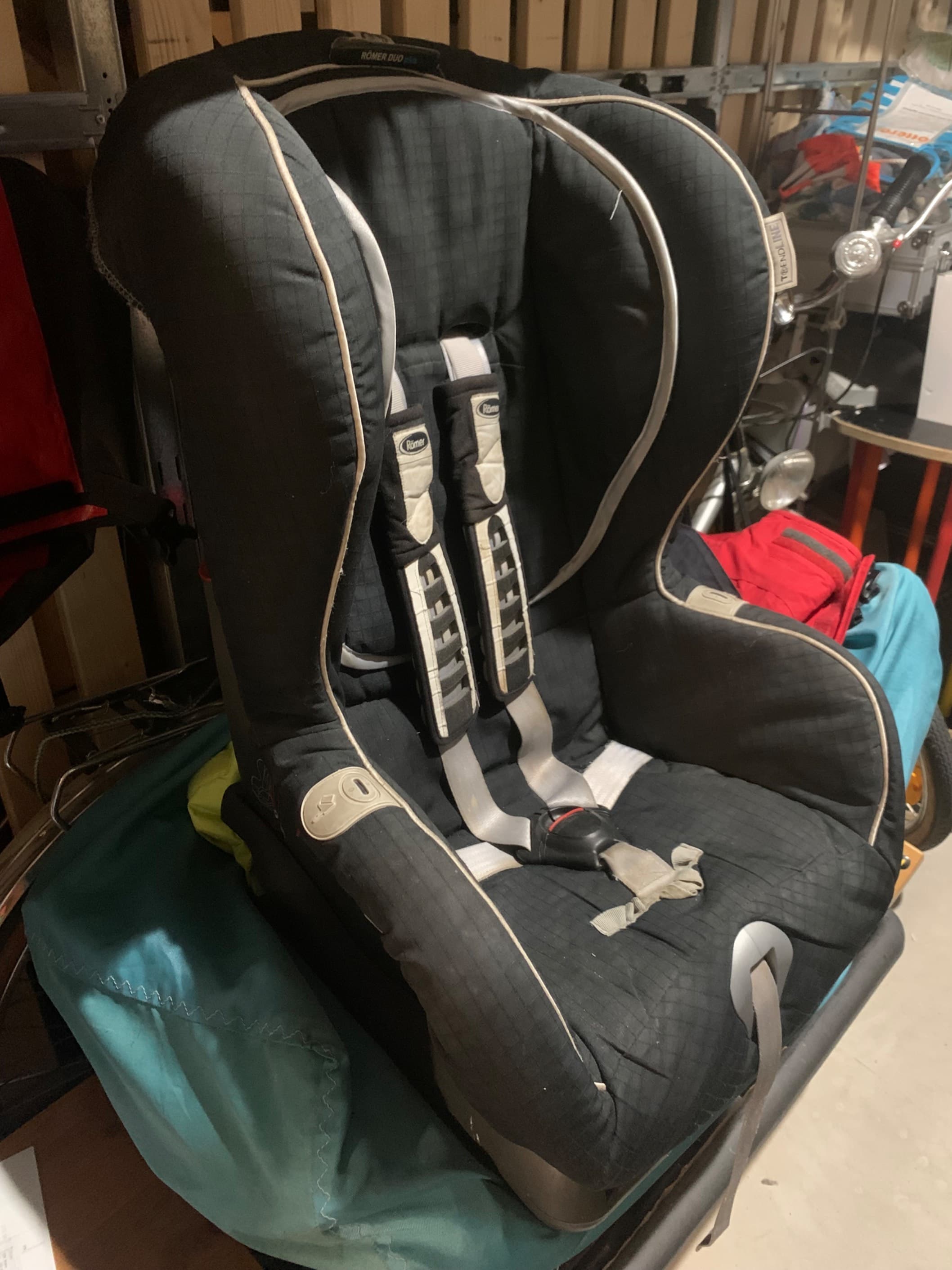 Car seat 9-18 kg Römer. - old but never been in a crash