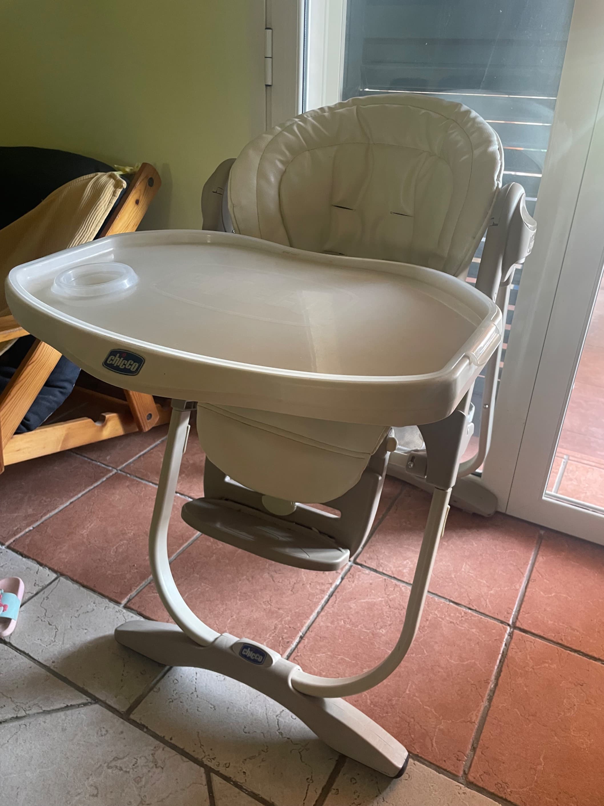 Chicco polly magic high chair - 2