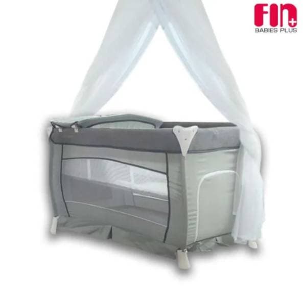 Travel cot for infants and toddlers