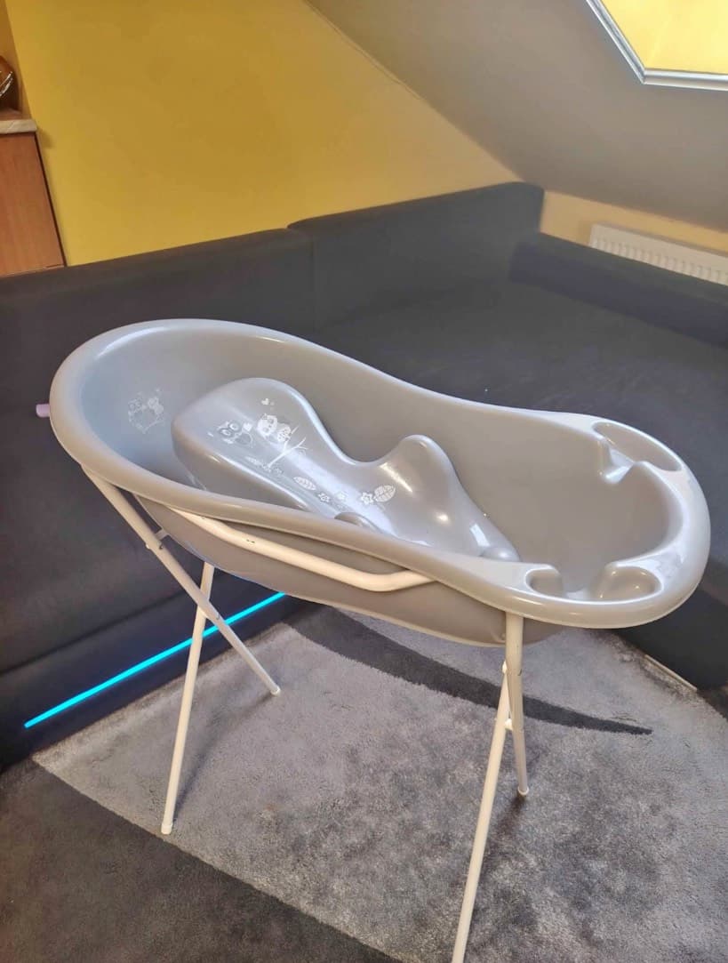 Baby bath with thermometer and stand