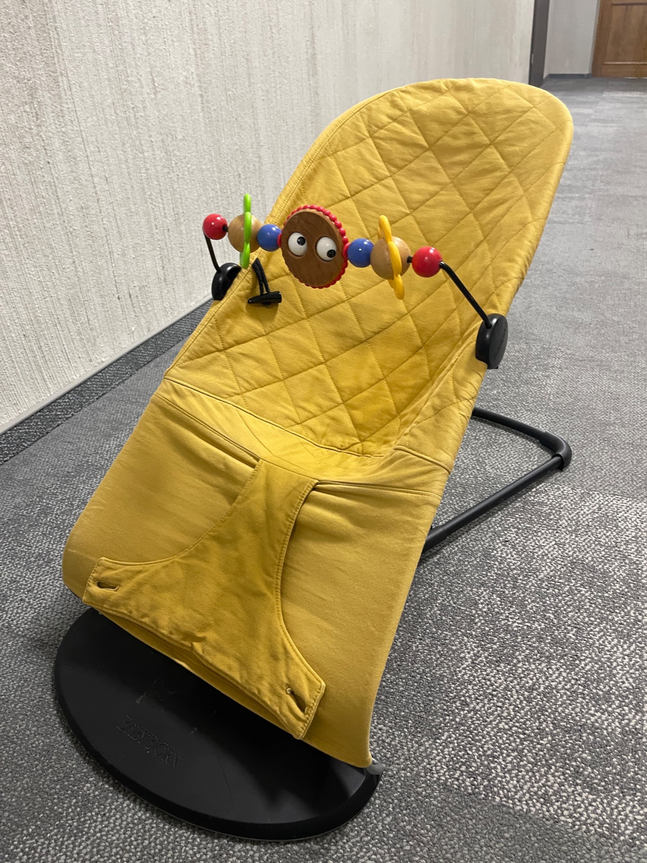 BabyBjorn baby bouncer + Toy (googly eyes)