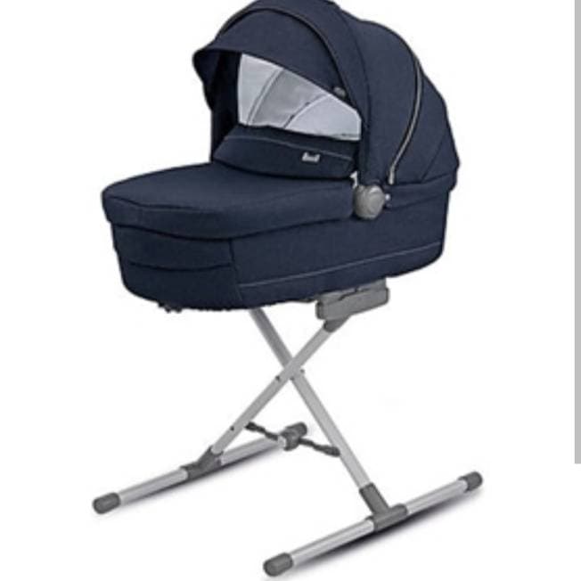Inglesina bassinet with stand